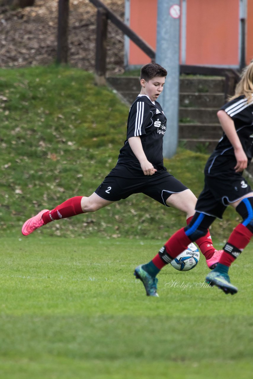 Bild 200 - wBJ SV Henstedt Ulzburg - TSV Schnberg : Ergebnis: 5:2